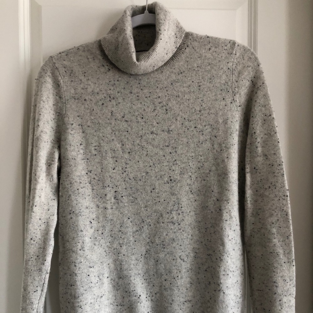 Bloomingdales cashmere turtleneck sweater